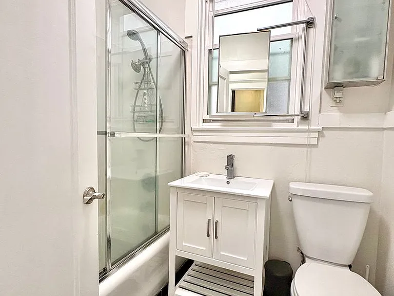 2415 Van Ness Ave #502 — Photo 11