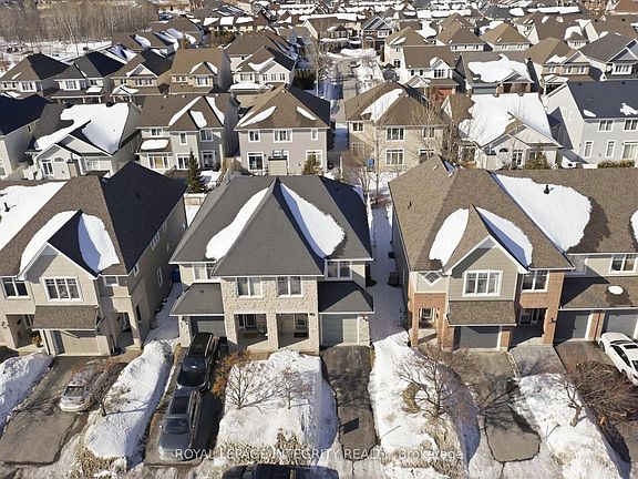 2nd image of 418 Rochefort Cir