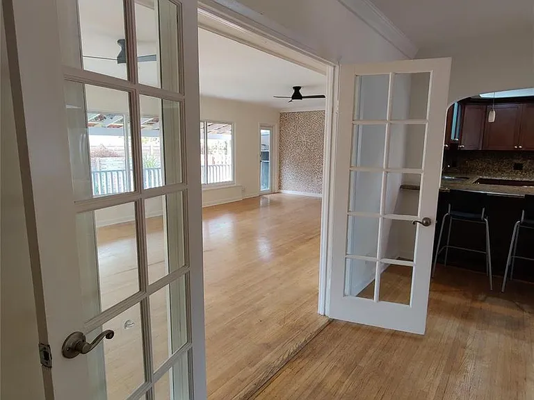733 NE 18th Ave — Photo 36