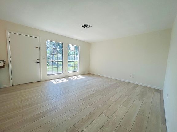3rd image of 5839 Vancouver Cir APT 1