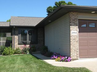 2994 Deerwood Cir, Dubuque, IA 52003