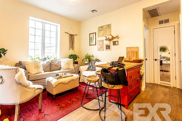 Rented by EXR | media 2