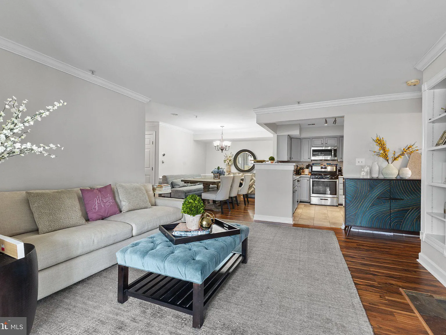2 bed, 2.0 bath, 1220 sqft, $3,000 — Photo 4