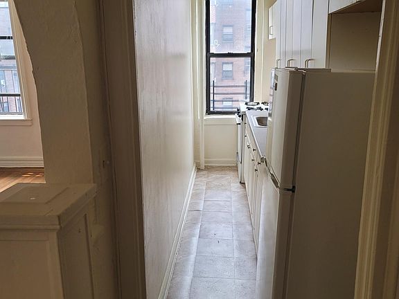 2nd image of 55 Pennsylvania Ave APT 2