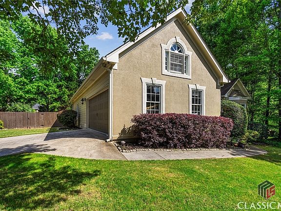 3rd image of 1694 Peachcrest Drive