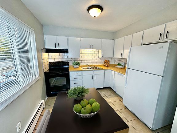 3rd image of 3950 Stonedike Dr #B
