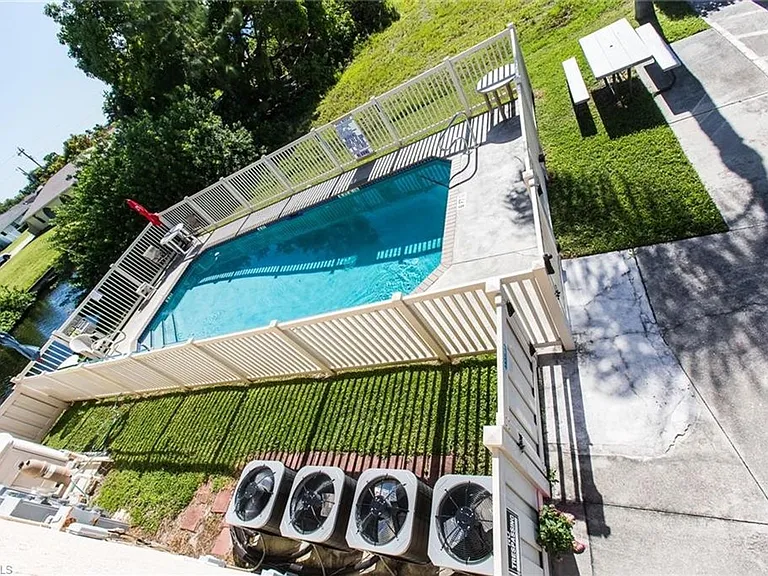621 SW 47th Ter #204 — Photo 17
