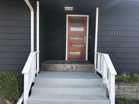 2nd image of 1011 S 222nd St