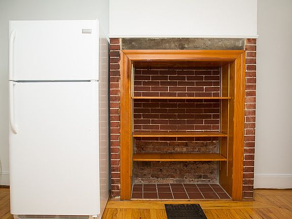 4th image of 456 6th St #G