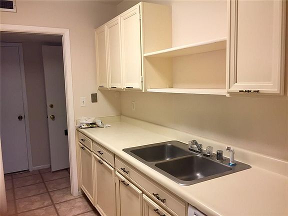 2nd image of 252 Shadow Mountain Dr APT C10