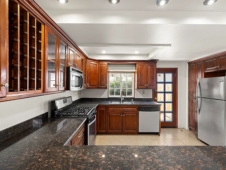 2170 Jefferson Ave — Photo 15