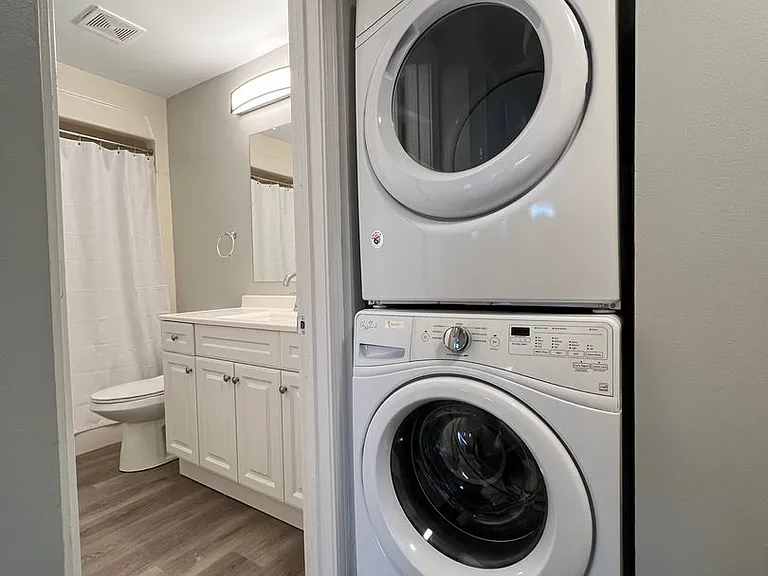 Renovated Apartment With In-Unit Washer-Dryer & Garage Parking! — Photo 29