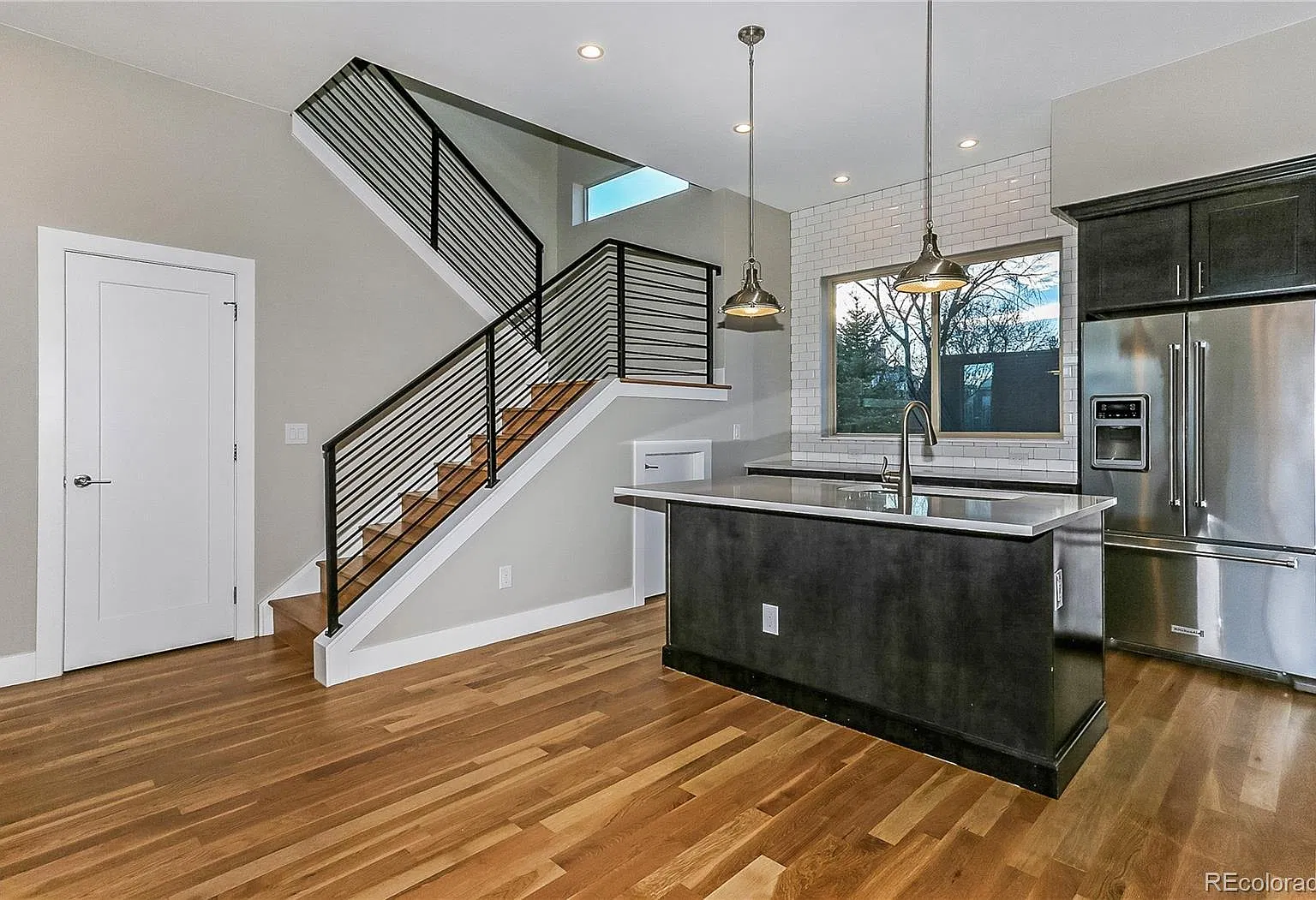 2 bed, 2.5 bath, 1401 sqft, $3,600 — Photo 2