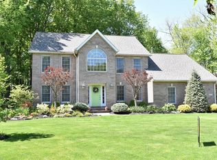 37126 Hunters Trl, Avon, OH 44011