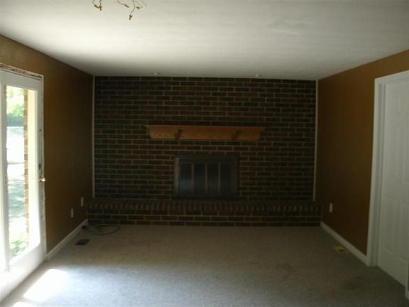 3rd image of 634 Benavides Dr