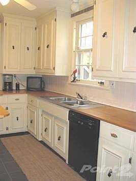 1111 N 10th St, Wausau_Kitchen Cabinets