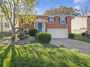 332 Oak Tree Dr, Saint Louis, MO