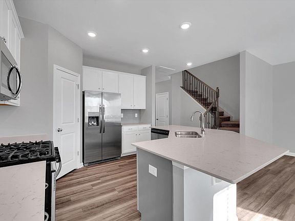 5th image of 305 E Compass Way