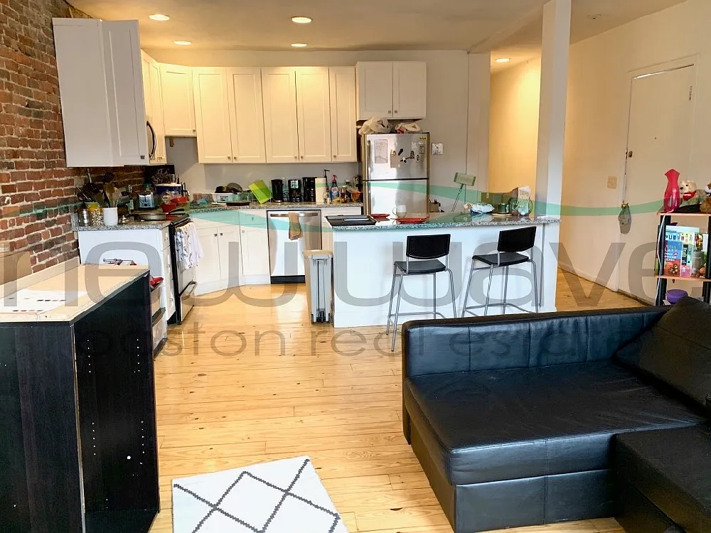 4 bed, 1200 sqft, $5,200 — Photo 1