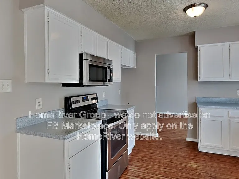 1105 Geneva Ct — Photo 9