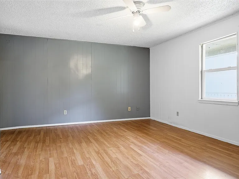 901 SW 10th St — Photo 14