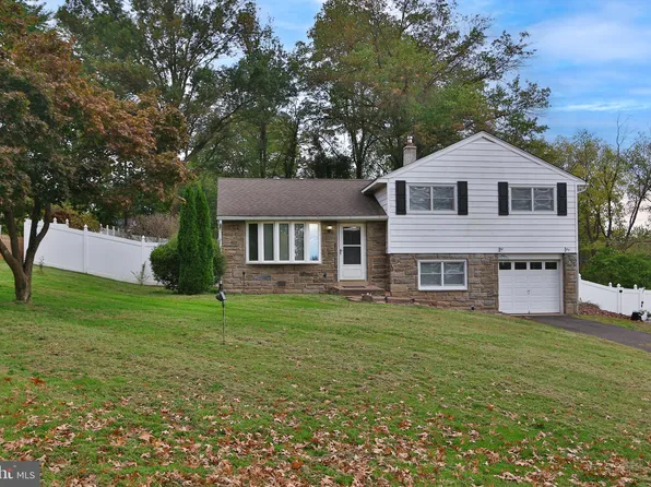 101 E Hillcrest Ave, Chalfont, PA 18914