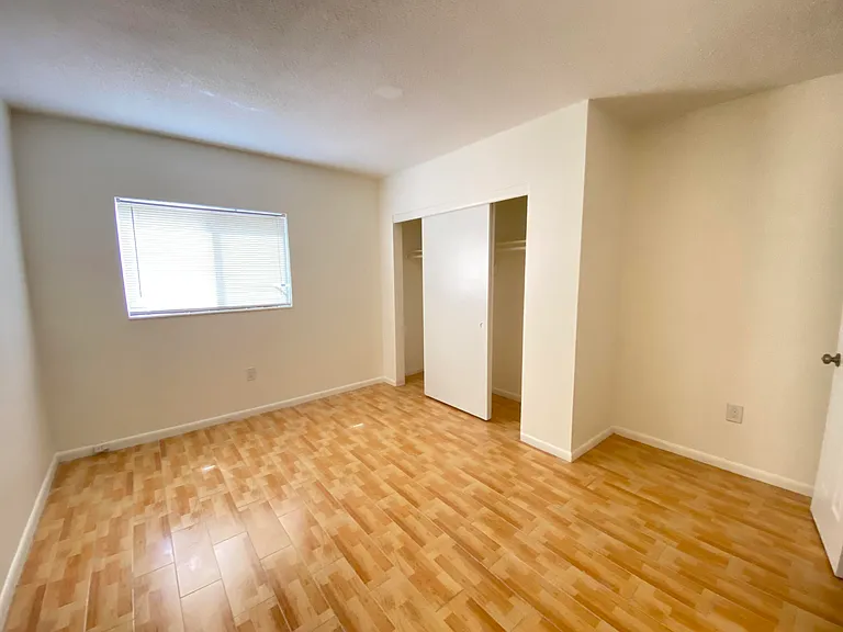 250 SW 7th St #13 — Photo 10