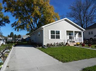521 E Washington St, Winterset, IA 50273