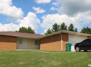 21 Sundowner Ln, Springfield, IL 62711