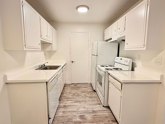 5th image of 303 Chiquita Ave APT 3