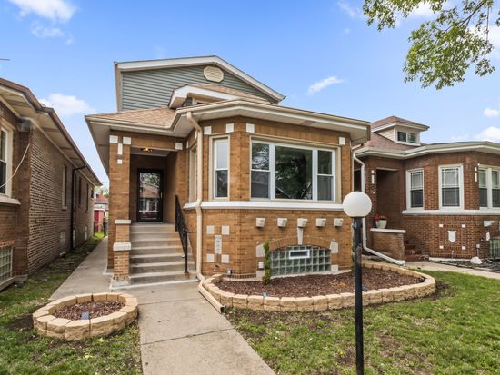 8114 S Paxton Ave, Chicago, IL 60617
