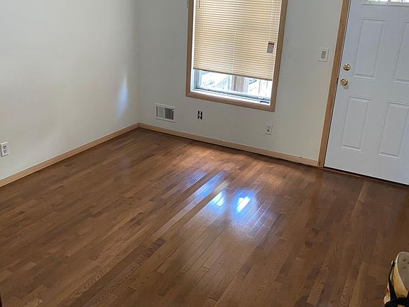 4th image of 2019 Cicero Ave #1