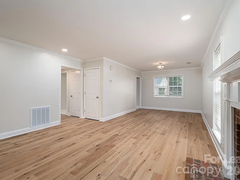 100 Cabell Way — Photo 4