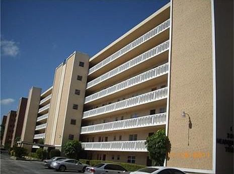 1st image of 301 NE 14th Ave APT 402