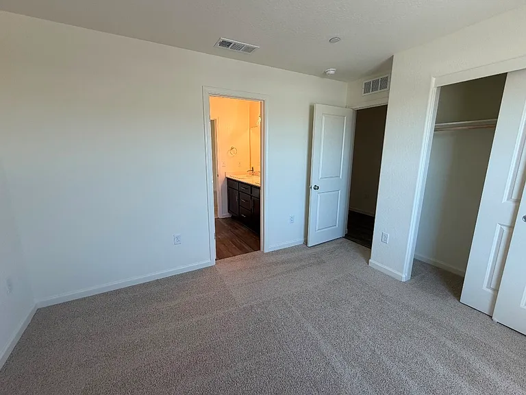 2437 W Newton Ave — Photo 12