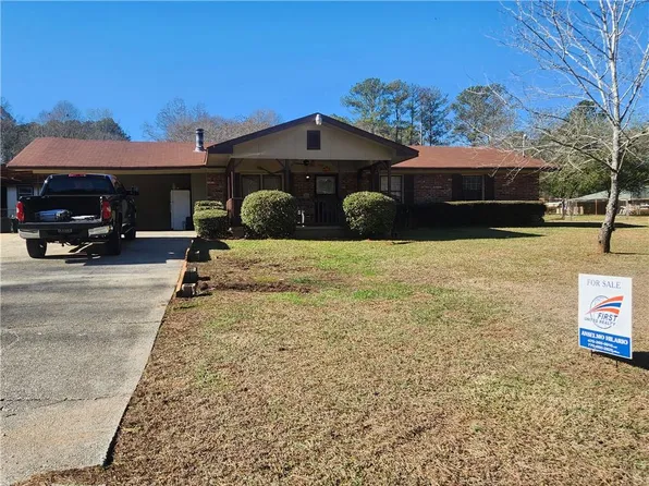 70 Hickory Cir, Carrollton, GA 30116