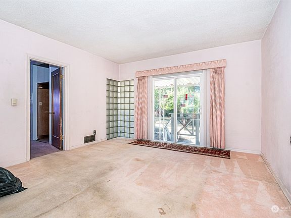 5th image of 914 W 2nd Street