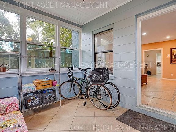4th image of 619 Comet St