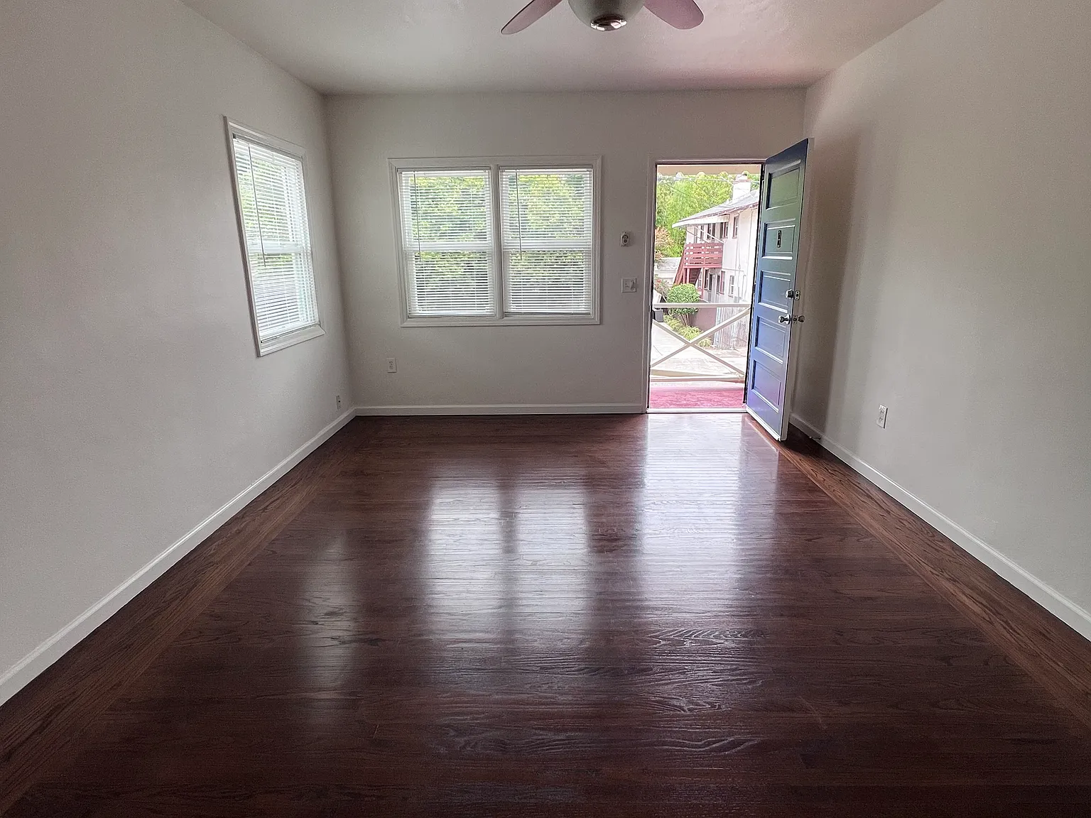 2 bed, 700 sqft, $2,600 — Photo 4