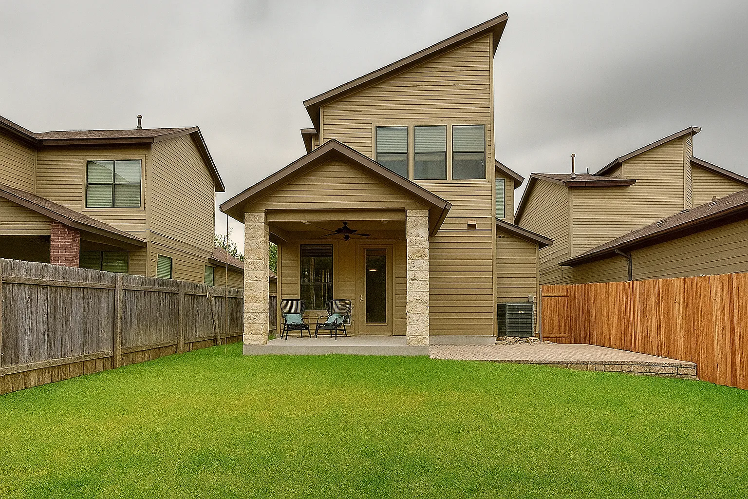 3 bed, 1555 sqft, $3,745 — Photo 2