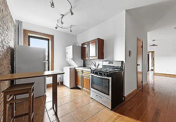 4th image of 2283 2nd Ave #4A