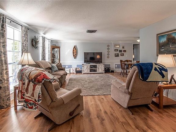 3rd image of 8503 Forest Glade Dr