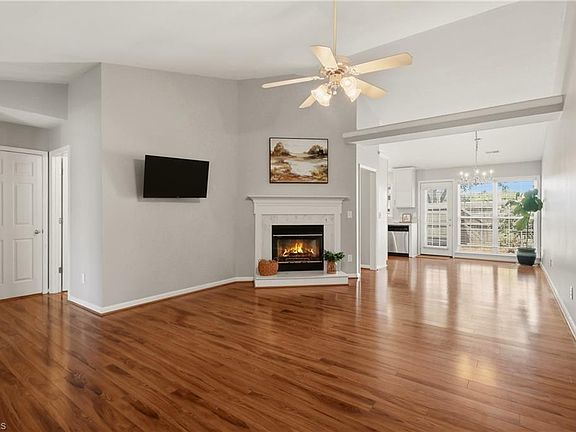 5th image of 4303 River Crest Ln