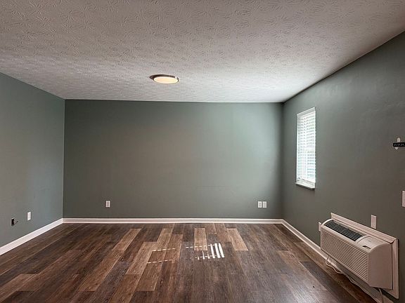 3rd image of 402 Mount Bethel Rd #11