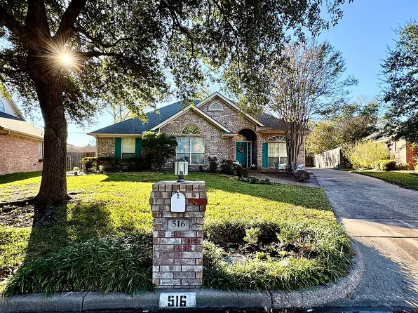 516 Meadow Mountain Dr, Woodway, TX 76712