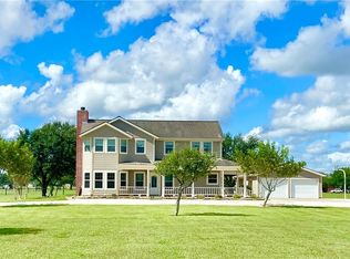 146 County Road 3011, Edna, TX 77957