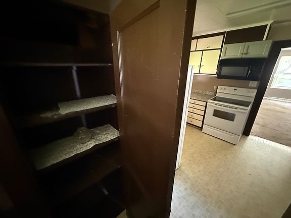 5th image of 1130 N Main St