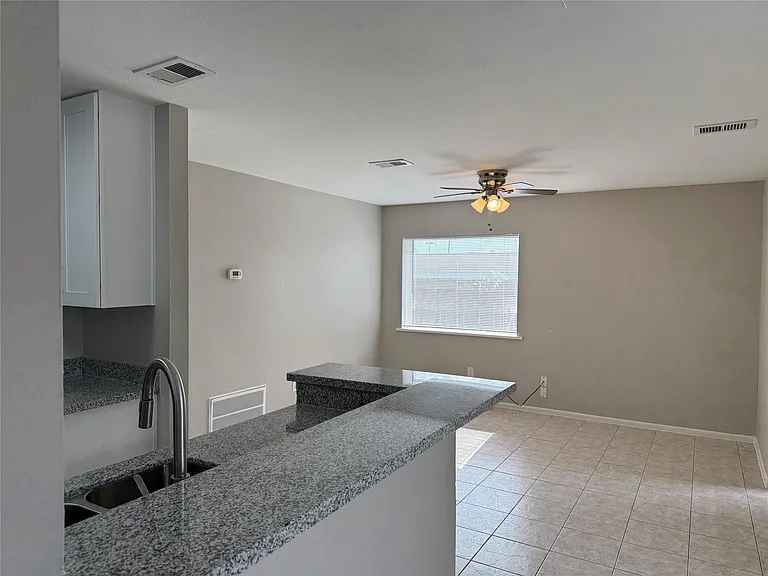 13902 Buckingham Dr #B — Photo 5