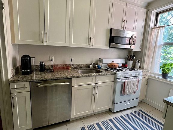 2nd image of 1 Larchmont Ave #A