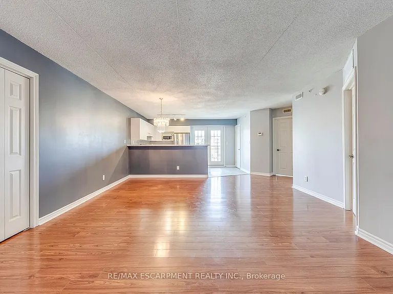 1411 Walkers Line #302 — Photo 3